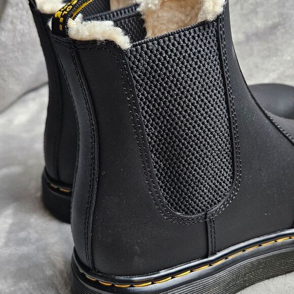 Dr. Martens Chelsea Boots Faux Fur Lined Black Leather Women’s Size 6 main image 9